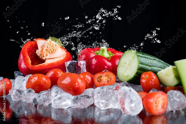 Fototapeta fresh vegetables in water