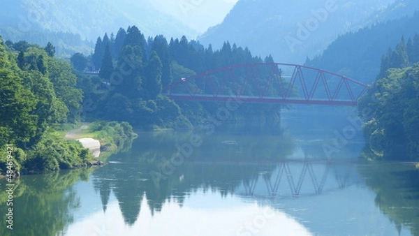 Fototapeta 川に架かる日本の鉄橋。