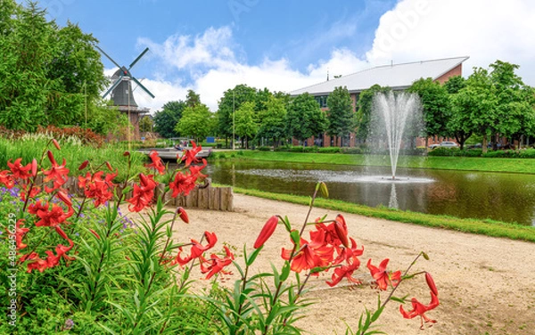 Fototapeta Papenburg (Emsland) Stadtpark mit Windmühle