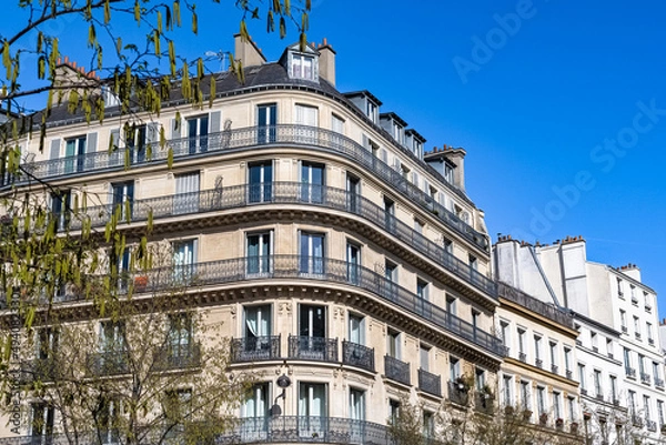 Fototapeta Paris, beautiful buildings, near the Palais-Royal, in the 2e arrondissement, blue sky
