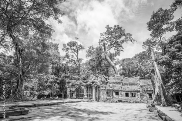 Fototapeta Cambodia is a country located in the southern portion of the Indochinese Peninsula in Southeast Asia. It is 181,035 square kilometers (69,898 square miles) in area