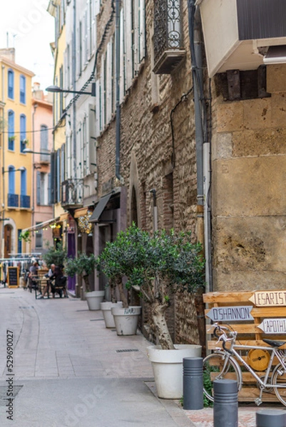 Fototapeta Architecture d'une rue de perpignan, dans le sud de la france