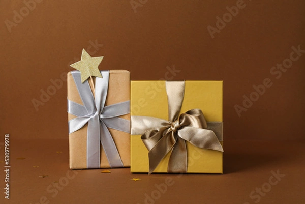 Fototapeta Concept of gift, gift boxes on brown background