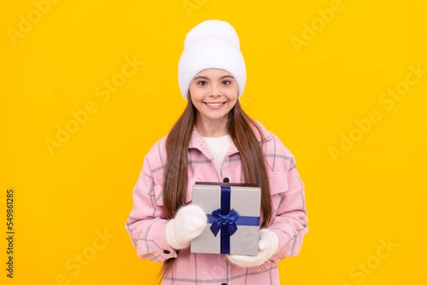 Fototapeta child wearing warm clothes. boxing day. happy new year. merry christmas.