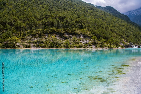 Fototapeta Blue moon valley, beautiful blue lake with snow mountain reflection on water, attraction in Yulong or Jade Dragon snow mountain national park in Yunnan, Lijiang, China