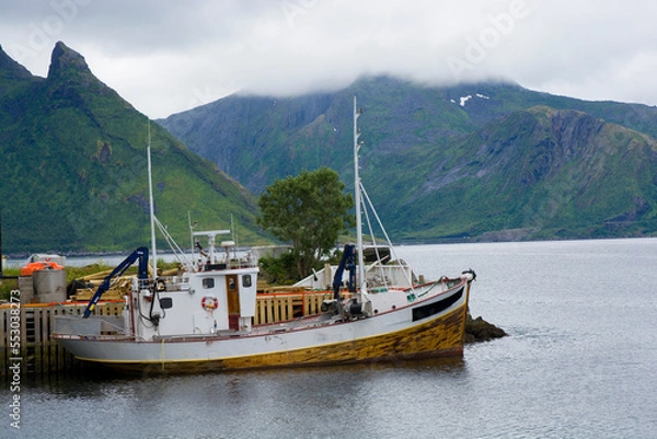 Fototapeta Fishing boat moored in a port in Oyfjorden, Husoy, Senja, Norway