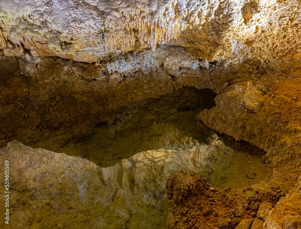 Fototapeta Cave Formations Reflecting in Cave Pool, Carlsbad Caverns National Park, New Mexico, USA