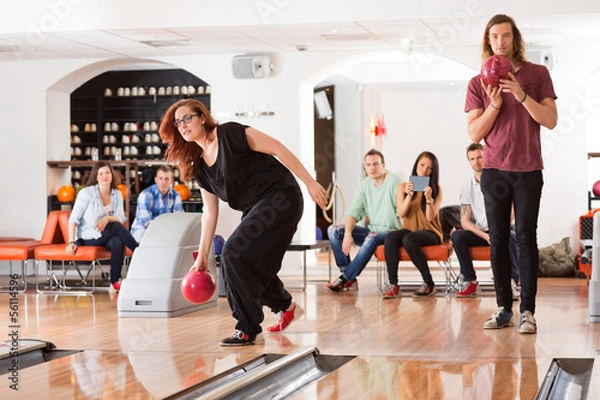 Fototapeta Friends Bowling in Club