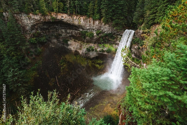 Fototapeta Brandywine Falls Provincial Park: waterfall with beautiful trees in West Canada