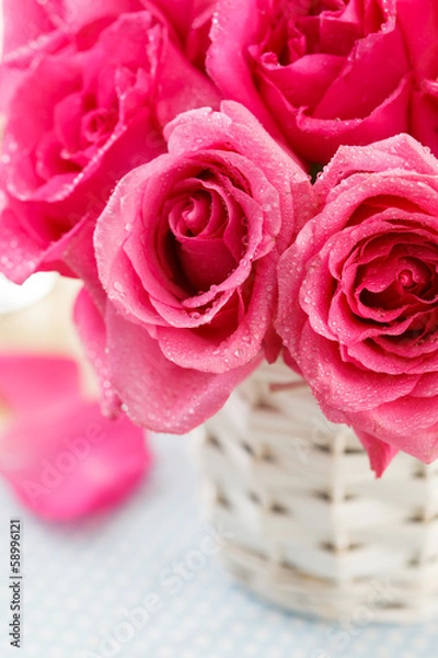 Fototapeta pink roses in the basket