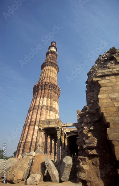 Fototapeta INDIA DELHI QUTB MINAR RUINS