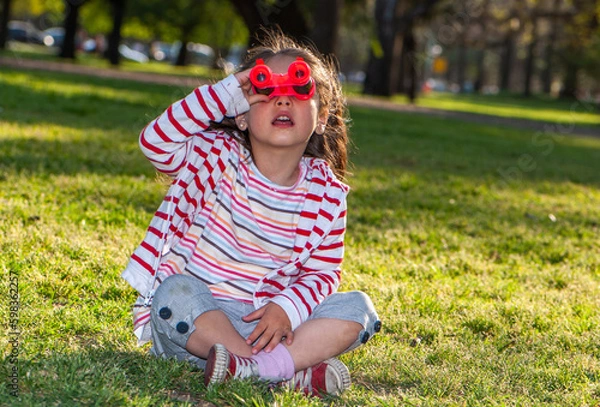 Fototapeta Child with binoculars in the park