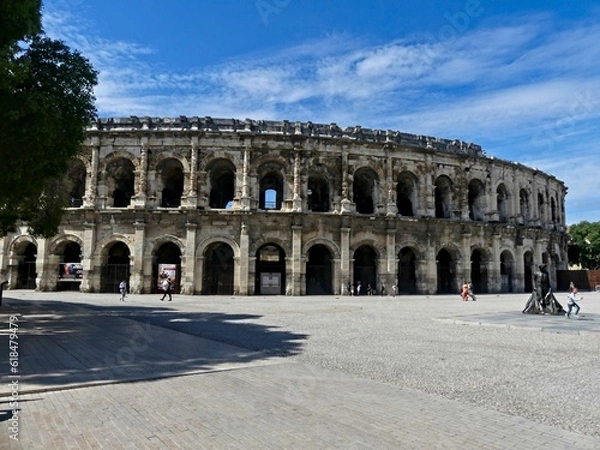 Fototapeta Nîmes, May 2023 : Visit the beautiful city of Nîmes en Provence - Historical city with its arena and ancient theater - View on the arena	
