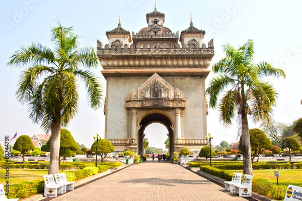 Fototapeta Patuxai Gate in Thannon Lanxing area of Vientiane