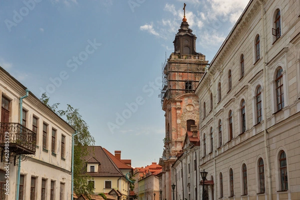 Obraz Narrow street with Church of St. Nicholas in Kamianets-Podilskyi, Ukraine.