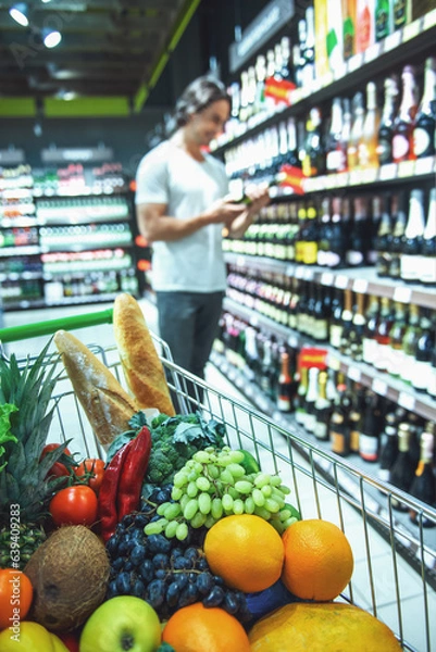 Fototapeta Man in the supermarket