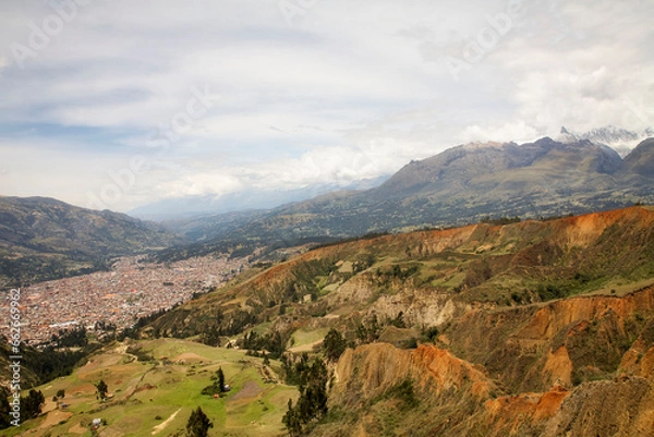 Obraz Reise durch Südamerika. Wandern in der Cordillera Blanca bei Huaraz in Peru.