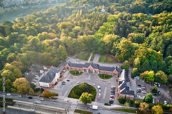 Fototapeta Widok na jesienne drzewa w mieście