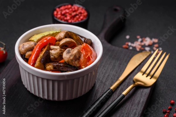 Fototapeta Delicious salad of grilled vegetables tomatoes, mushrooms, sweet peppers, eggplants