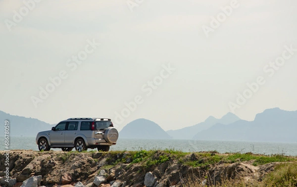 Obraz SUV parked by the sea on a sunny day