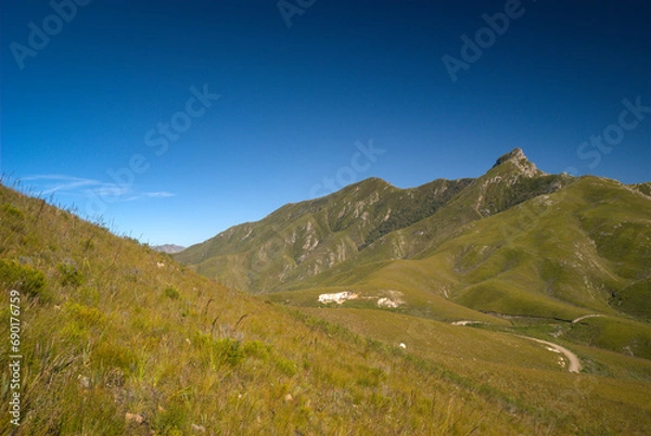 Fototapeta landscape of the Outeniqua mountains in the cape floral, fynbos biome in South Africa