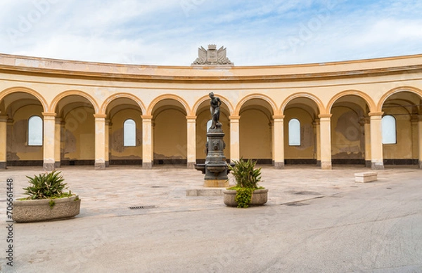 Fototapeta Old fish market square with Fountain of Venus Anadyomene in Trapani city, Sicily, Italy