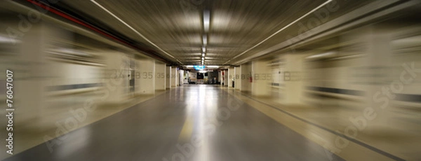 Fototapeta Parking souterrain panoramique et mouvement