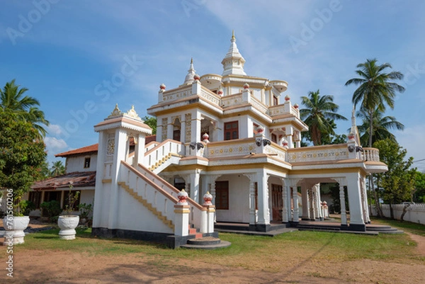 Fototapeta The building of the old Buddhist temple Bodhirajarama Maha Viharaya (Angurukaramulla Temple). Negombo, Sri Lanka