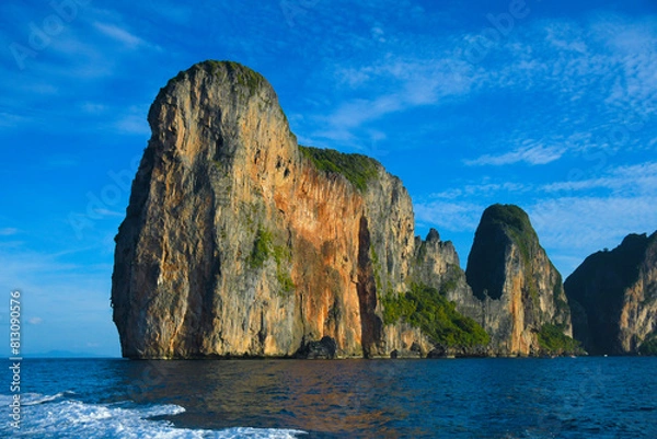 Fototapeta Limestone cliffs of Maya bay near phi phi island Thailand