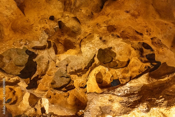 Fototapeta Taskuyu cave is located in Taskuyu Village, approximately 10 km northwest of Tarsus district of Mersin province. Taskuyu Cave in Tarsus, Mersin, Turkey.