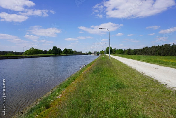 Fototapeta Blick auf den Main Donau Kanal bei Roth in Bayern in Deutschland