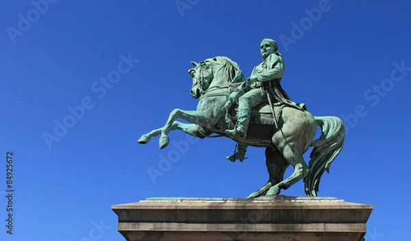 Fototapeta Statue équestre de Napoléon 1er sur la place de l'Hôtel de Ville à Rouen