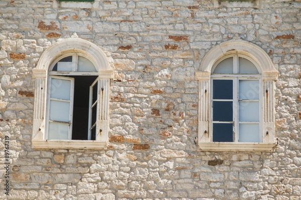 Fototapeta Windows on old traditional house in Sibenik, Croatia, facade details