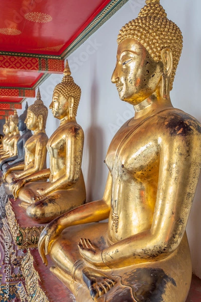 Fototapeta alignement de bouddhas, temple de Wat Pho, Bangkok 