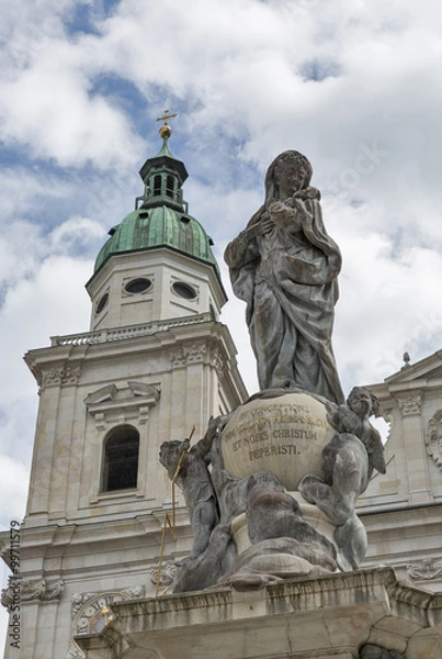 Fototapeta Statue in front of the Salzburg Dom, Austria.